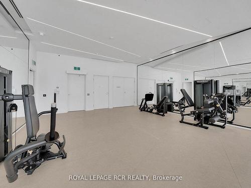 2210-3900 Confederation Pkwy, Mississauga, ON - Indoor Photo Showing Gym Room