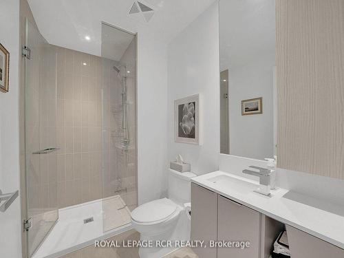 2210-3900 Confederation Pkwy, Mississauga, ON - Indoor Photo Showing Bathroom