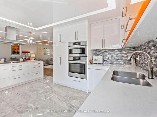 5 Birch St, Orangeville, ON - Indoor Photo Showing Kitchen With Double Sink With Upgraded Kitchen