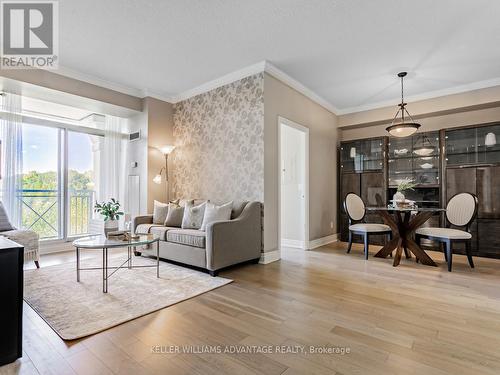 304 - 1101 Leslie Street, Toronto (Banbury-Don Mills), ON - Indoor Photo Showing Living Room