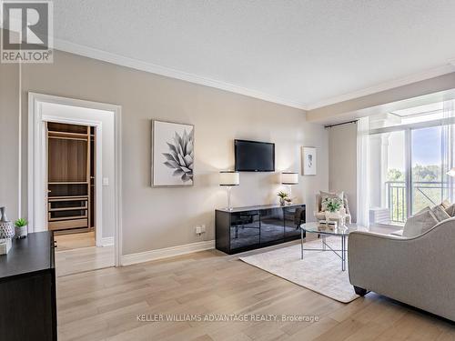 304 - 1101 Leslie Street, Toronto (Banbury-Don Mills), ON - Indoor Photo Showing Living Room