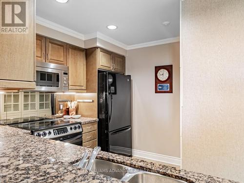 304 - 1101 Leslie Street, Toronto (Banbury-Don Mills), ON - Indoor Photo Showing Kitchen With Double Sink