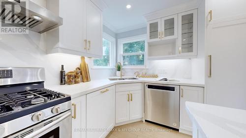 532 Village Parkway, Markham, ON - Indoor Photo Showing Kitchen With Double Sink