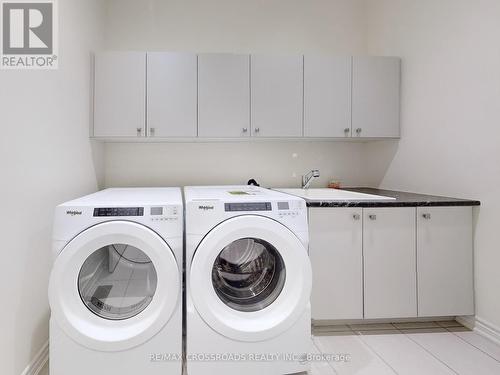 70 Kentledge Avenue, East Gwillimbury (Holland Landing), ON - Indoor Photo Showing Laundry Room