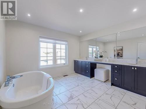 70 Kentledge Avenue, East Gwillimbury (Holland Landing), ON - Indoor Photo Showing Bathroom