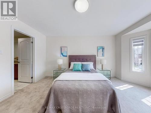 70 Kentledge Avenue, East Gwillimbury (Holland Landing), ON - Indoor Photo Showing Bedroom