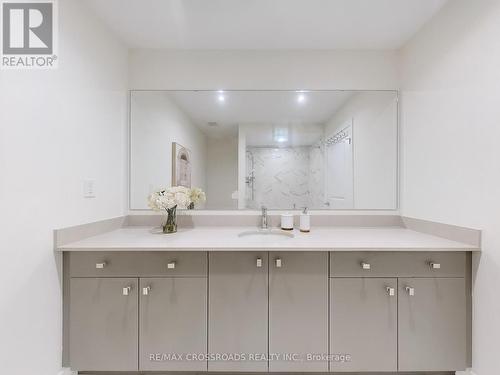 70 Kentledge Avenue, East Gwillimbury (Holland Landing), ON - Indoor Photo Showing Bathroom