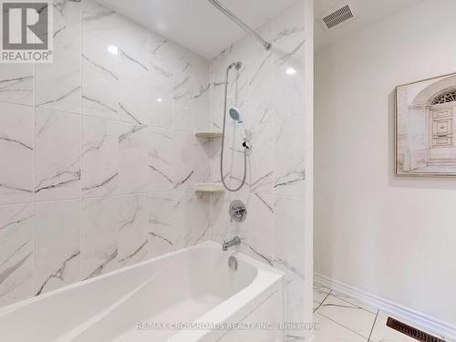 70 Kentledge Avenue, East Gwillimbury (Holland Landing), ON - Indoor Photo Showing Bathroom