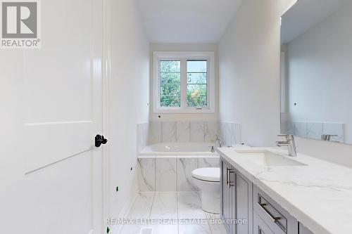 13 West Village Lane, Markham, ON - Indoor Photo Showing Bathroom