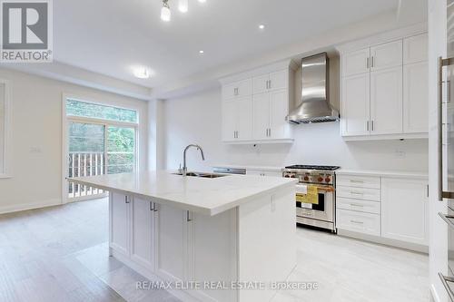 13 West Village Lane, Markham, ON - Indoor Photo Showing Kitchen With Upgraded Kitchen