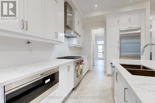 13 West Village Lane, Markham, ON - Indoor Photo Showing Kitchen With Double Sink With Upgraded Kitchen