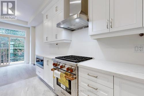 13 West Village Lane, Markham, ON - Indoor Photo Showing Kitchen