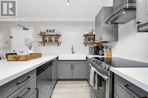 314 - 1451 Walker'S Line, Burlington, ON - Indoor Photo Showing Kitchen