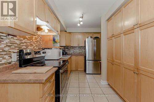 21 Summerdale Crescent, Brampton, ON - Indoor Photo Showing Kitchen