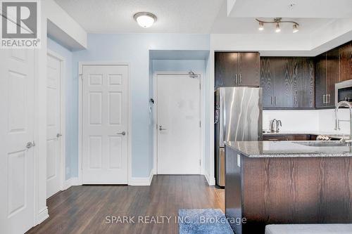 1018 - 15 James Finlay Way, Toronto (Downsview-Roding-Cfb), ON - Indoor Photo Showing Kitchen