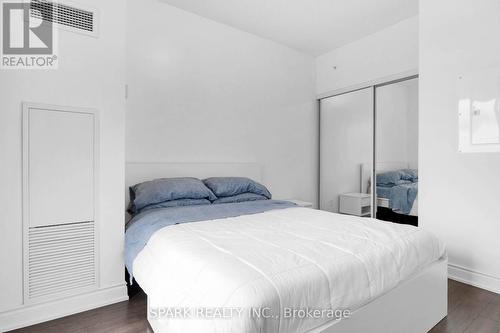 1018 - 15 James Finlay Way, Toronto (Downsview-Roding-Cfb), ON - Indoor Photo Showing Bedroom