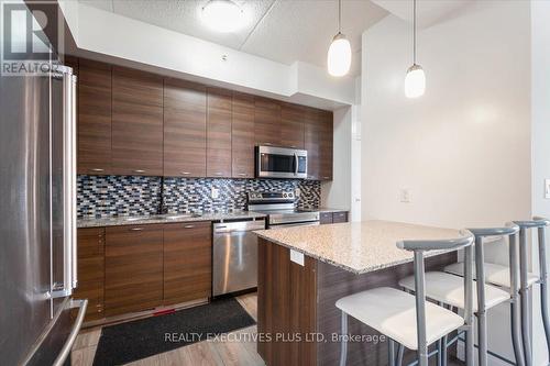 2103 - 318 Spruce Street, Waterloo, ON - Indoor Photo Showing Kitchen With Stainless Steel Kitchen With Upgraded Kitchen