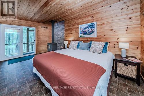 1306 -2 Eastshore Road, Georgian Bay, ON - Indoor Photo Showing Bedroom