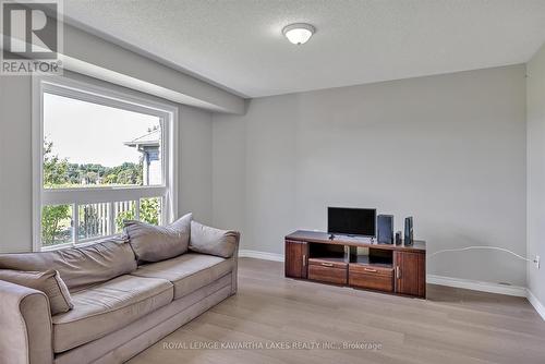 55 Truax Street, Kawartha Lakes (Lindsay), ON - Indoor Photo Showing Living Room