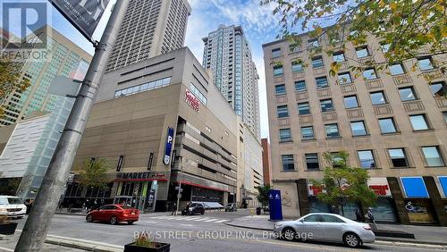 2016 - 8 Park Road, Toronto (Rosedale-Moore Park), ON - Outdoor With Facade