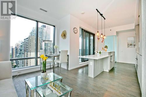 1410 - 5 St Joseph Street, Toronto (Bay Street Corridor), ON - Indoor Photo Showing Living Room