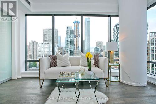 1410 - 5 St Joseph Street, Toronto (Bay Street Corridor), ON - Indoor Photo Showing Living Room