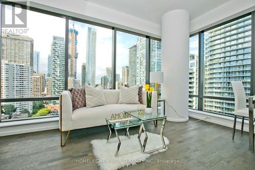 1410 - 5 St Joseph Street, Toronto (Bay Street Corridor), ON - Indoor Photo Showing Living Room