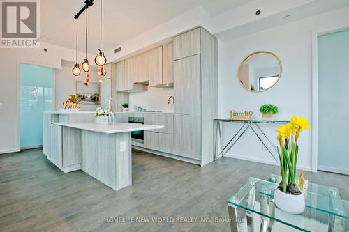 1410 - 5 St Joseph Street, Toronto (Bay Street Corridor), ON - Indoor Photo Showing Kitchen With Upgraded Kitchen