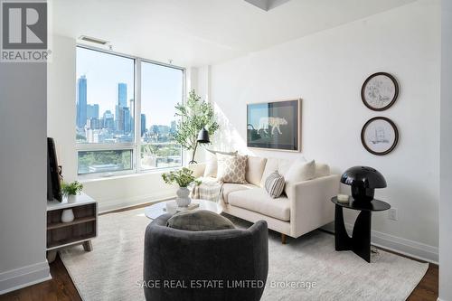 806 - 25 Scrivener Square, Toronto (Rosedale-Moore Park), ON - Indoor Photo Showing Living Room