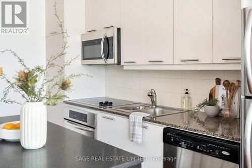 806 - 25 Scrivener Square, Toronto (Rosedale-Moore Park), ON - Indoor Photo Showing Kitchen With Double Sink With Upgraded Kitchen