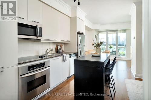 806 - 25 Scrivener Square, Toronto (Rosedale-Moore Park), ON - Indoor Photo Showing Kitchen