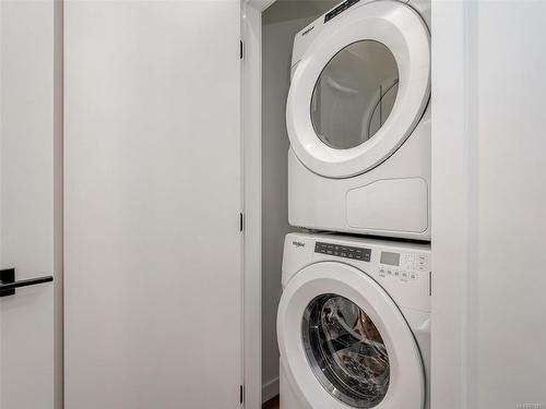 204-654 Granderson Rd, Langford, BC - Indoor Photo Showing Laundry Room