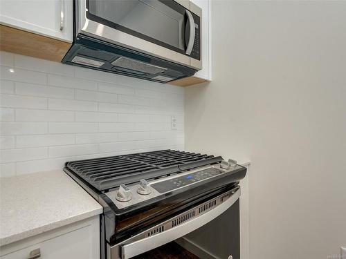 204-654 Granderson Rd, Langford, BC - Indoor Photo Showing Kitchen