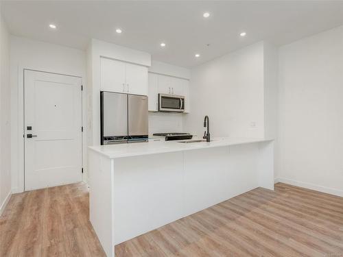 204-654 Granderson Rd, Langford, BC - Indoor Photo Showing Kitchen