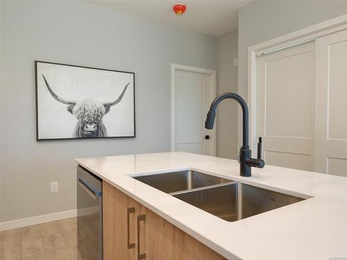 414-654 Granderson Rd, Langford, BC - Indoor Photo Showing Kitchen With Double Sink