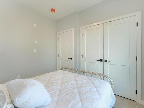 414-654 Granderson Rd, Langford, BC - Indoor Photo Showing Bedroom