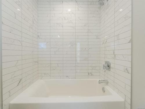 414-654 Granderson Rd, Langford, BC - Indoor Photo Showing Bathroom