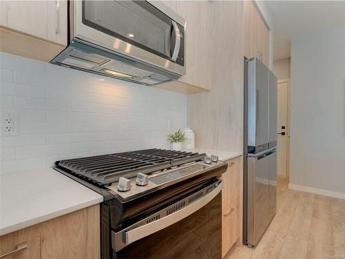 414-654 Granderson Rd, Langford, BC - Indoor Photo Showing Kitchen With Upgraded Kitchen