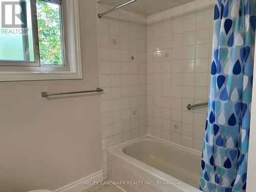 2406 Ventura Drive, Oakville, ON - Indoor Photo Showing Bathroom