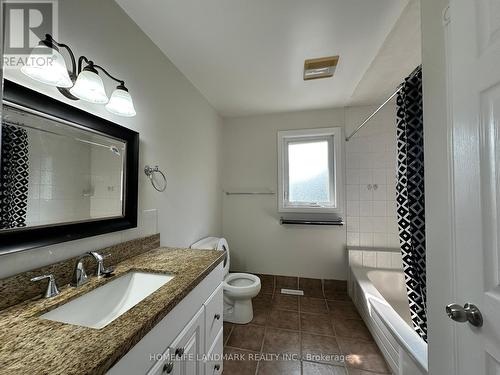 2406 Ventura Drive, Oakville, ON - Indoor Photo Showing Bathroom