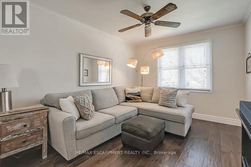 2344 Woodward Avenue, Burlington, ON - Indoor Photo Showing Living Room