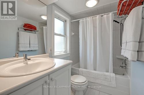 2344 Woodward Avenue, Burlington (Brant), ON - Indoor Photo Showing Bathroom