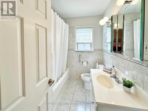 15 Nashland Avenue, Toronto (Princess-Rosethorn), ON - Indoor Photo Showing Bathroom