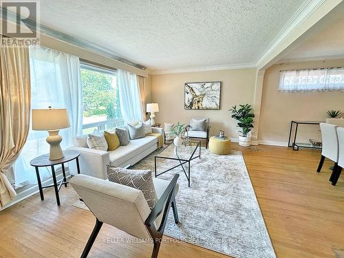 15 Nashland Avenue, Toronto (Princess-Rosethorn), ON - Indoor Photo Showing Living Room