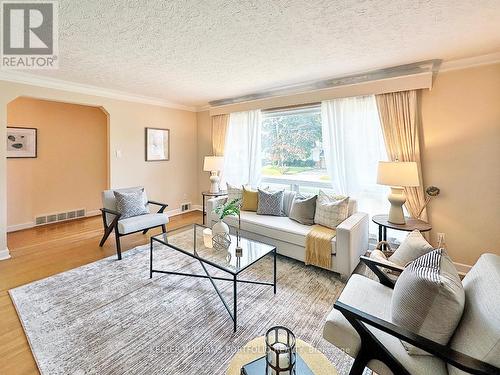 15 Nashland Avenue, Toronto (Princess-Rosethorn), ON - Indoor Photo Showing Living Room