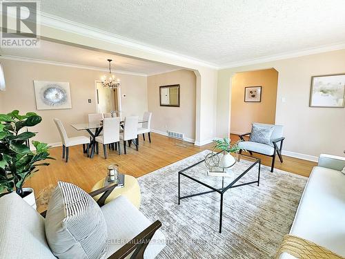 15 Nashland Avenue, Toronto (Princess-Rosethorn), ON - Indoor Photo Showing Living Room