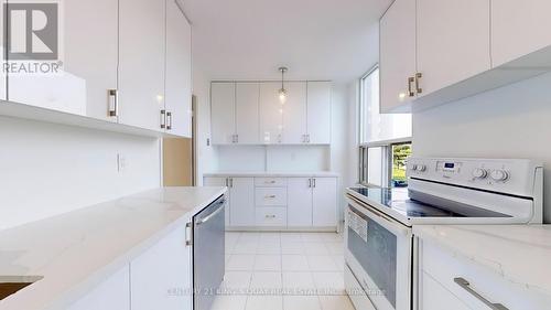 303 - 5 Vicora Linkway, Toronto (Flemingdon Park), ON - Indoor Photo Showing Kitchen