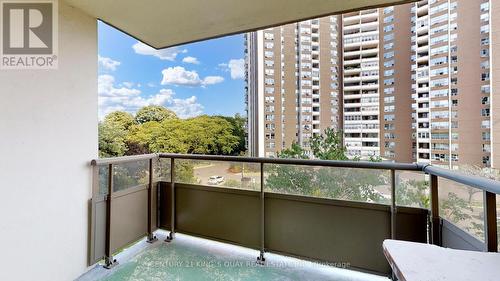 303 - 5 Vicora Linkway, Toronto (Flemingdon Park), ON - Outdoor With Balcony With Exterior