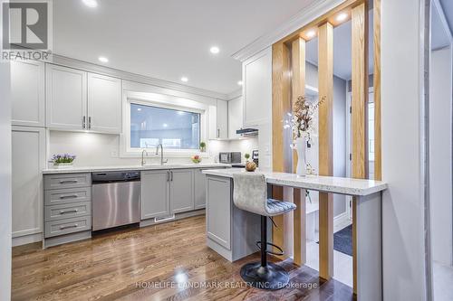 77 Lindsay Avenue, Newmarket (Bristol-London), ON - Indoor Photo Showing Kitchen With Upgraded Kitchen