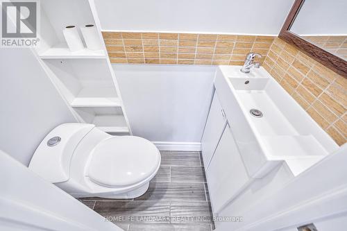 77 Lindsay Avenue, Newmarket (Bristol-London), ON - Indoor Photo Showing Bathroom